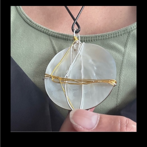 Handmade Abalone Shell Pendant Purple accent Gold Wire Wrapped Necklace Jewelry - Picture 4 of 4